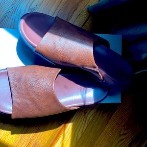 Kenneth Cole Melli slide